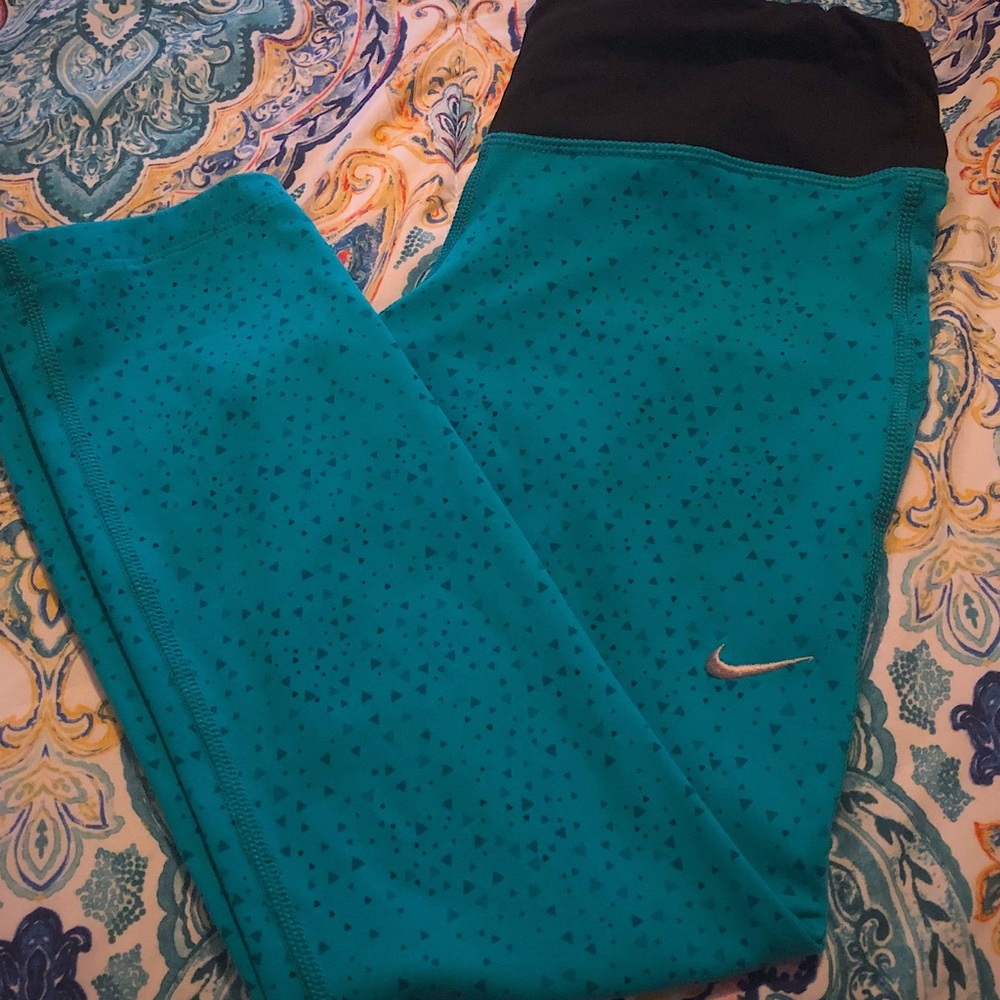 🌸 Nike Dri Fit capris🌸